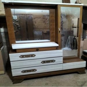 Wooden Vanity Set with Mirror and Storage Drawers